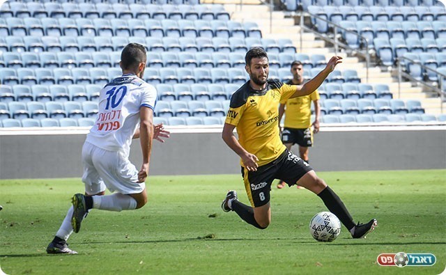 אביתר ברוכיאן עם הכדור (ינון פוקס)